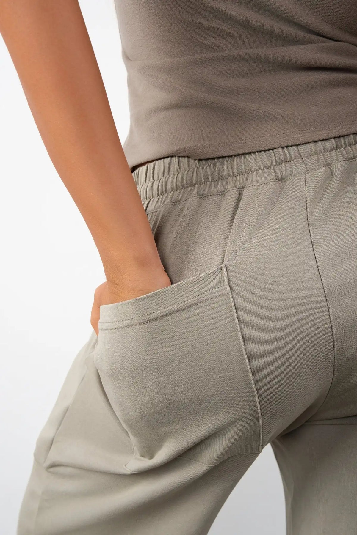 Vitality Essence Weekend Pant - Hazelnut